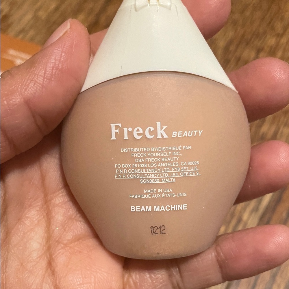 Freck Beauty SlimeLight Hologram Highlighter in Warm Tan - Picture 4 of 5